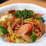 魚肉ソーセージ白菜玉ねぎ人参ピーマンの焼きそば